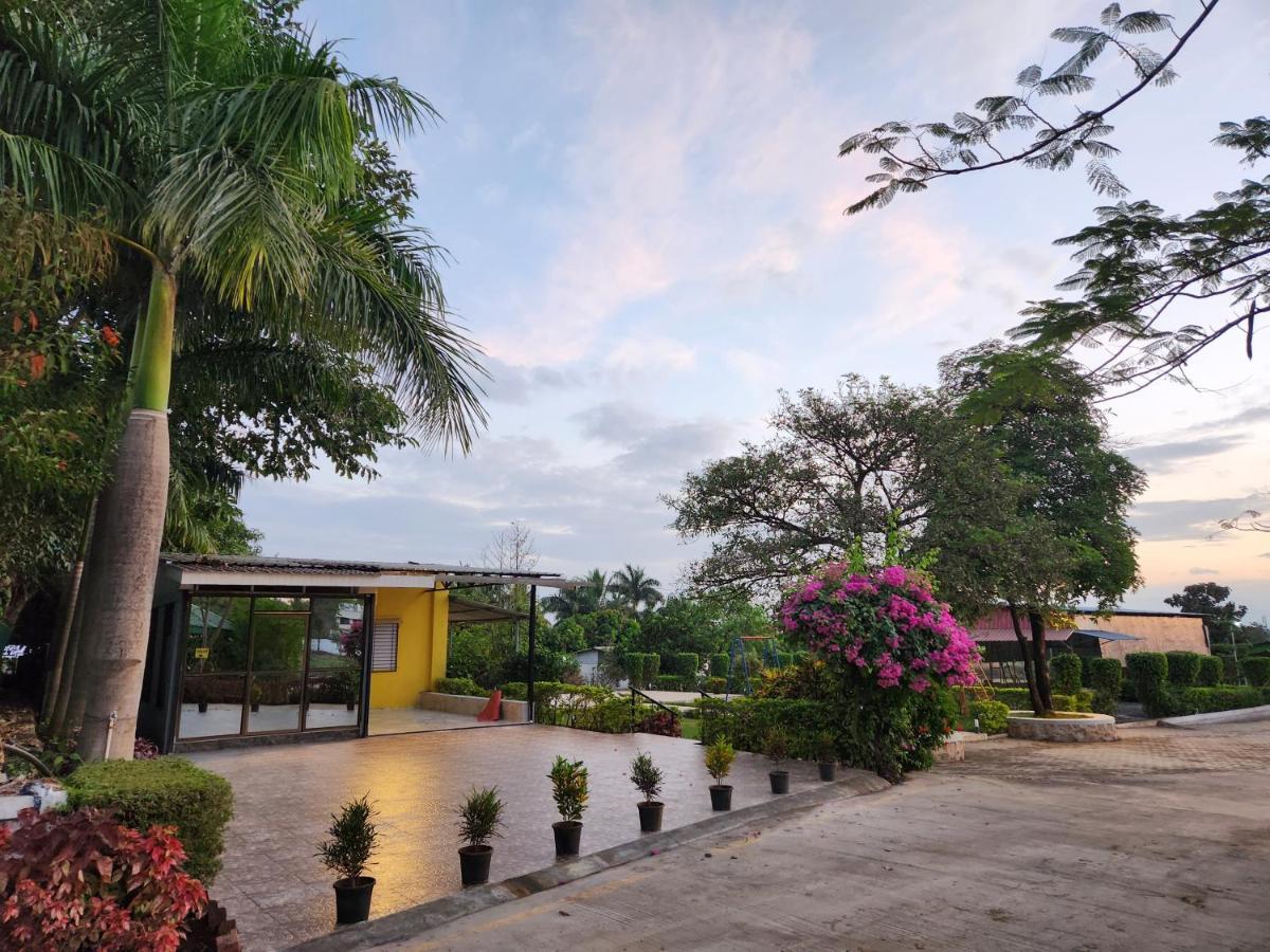 Hillrock Resort & Villas, Neral-Карджат Экстерьер фото