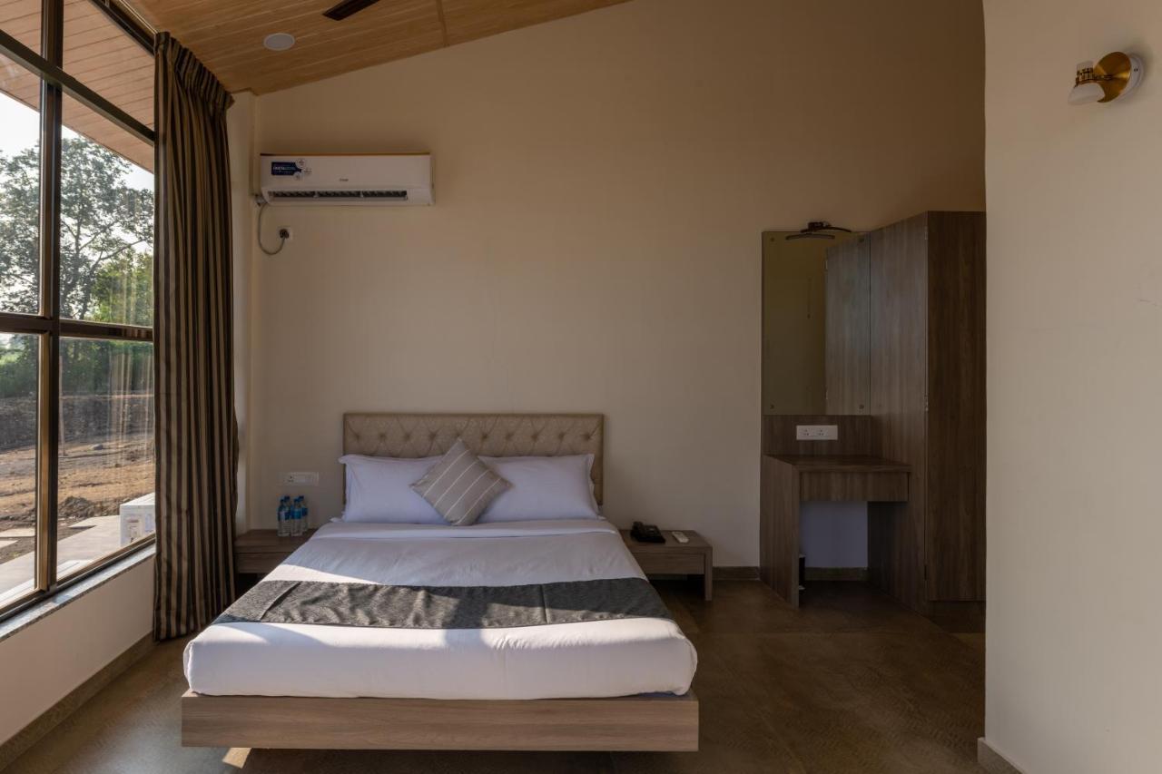 Hillrock Resort & Villas, Neral-Карджат Экстерьер фото