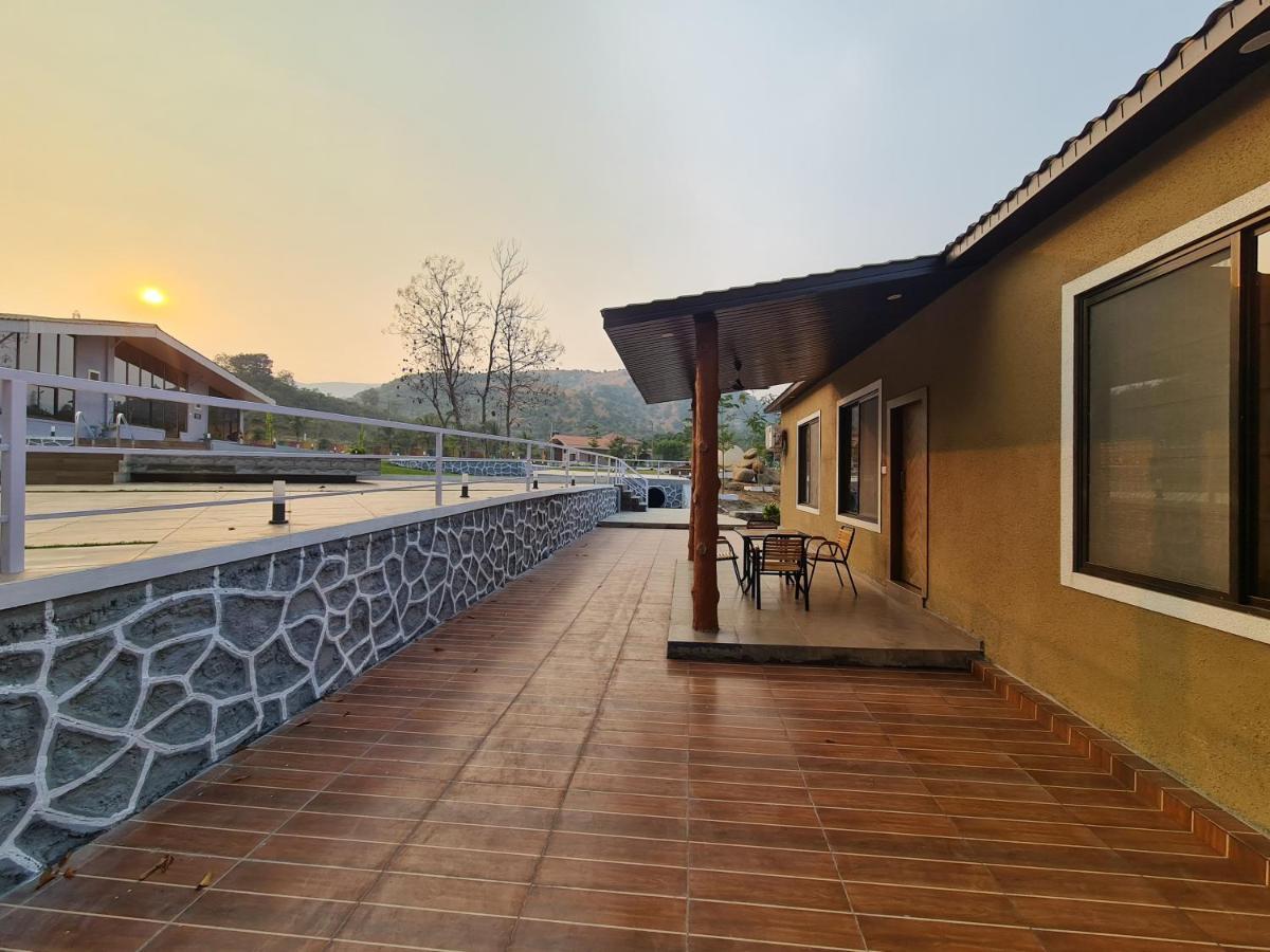 Hillrock Resort & Villas, Neral-Карджат Экстерьер фото